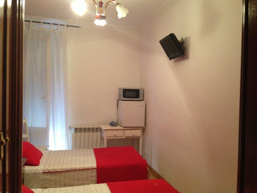 Hostal La Estrella Madrid Buitenkant foto