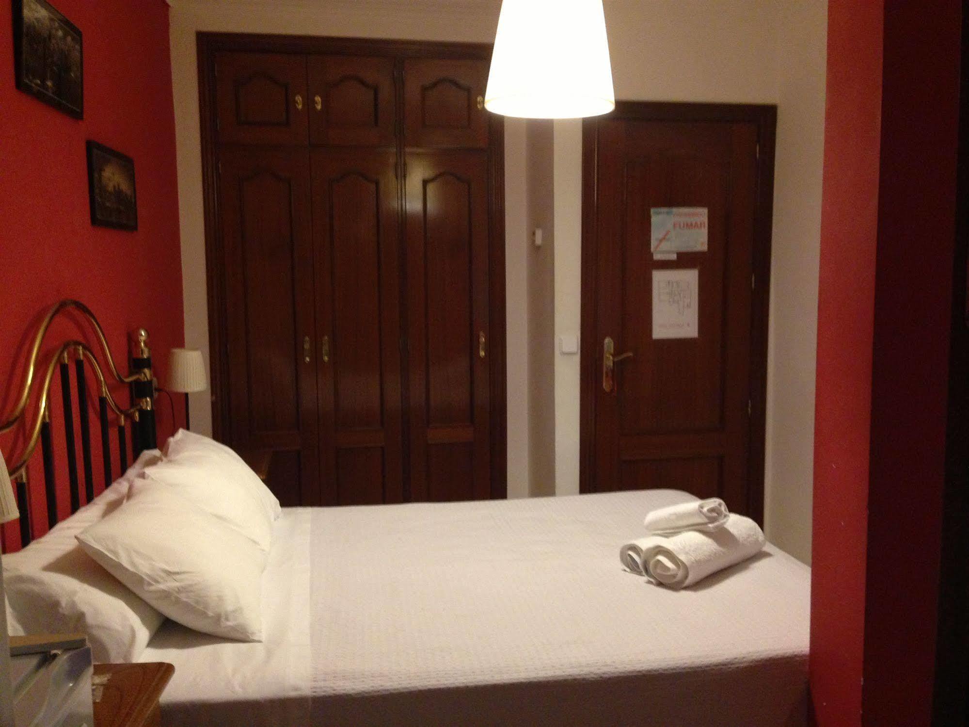 Hostal La Estrella Madrid Buitenkant foto