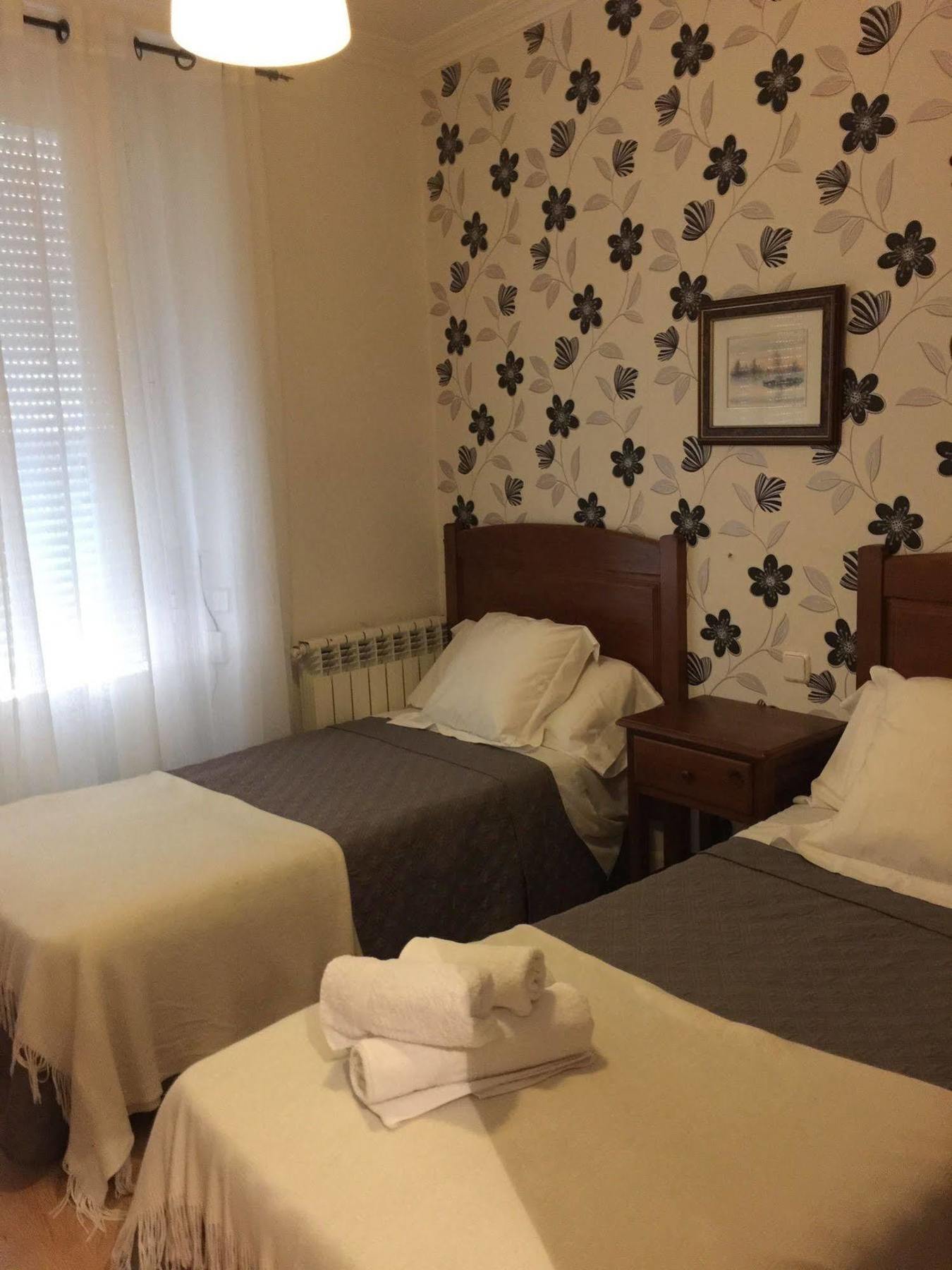 Hostal La Estrella Madrid Buitenkant foto