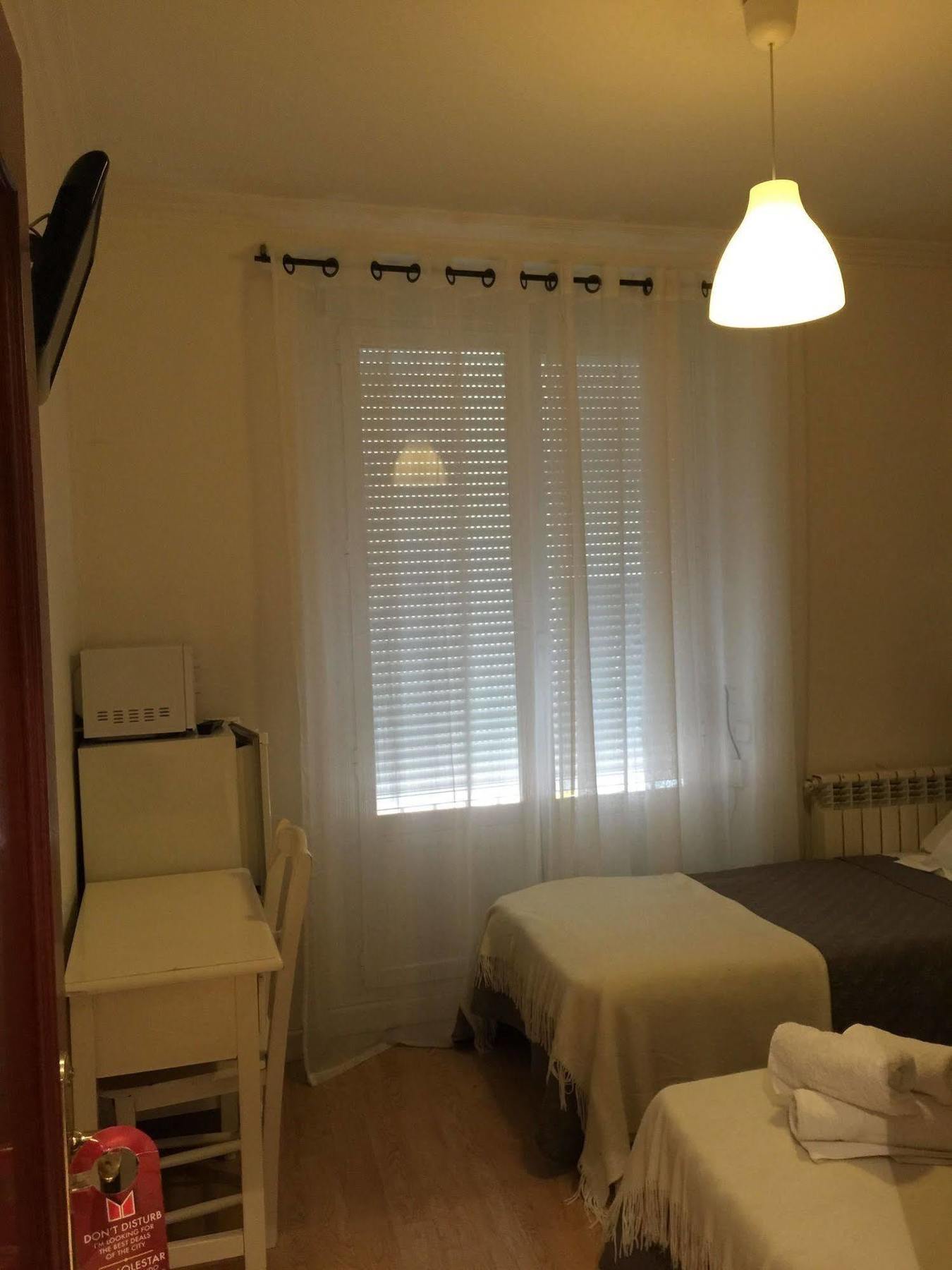 Hostal La Estrella Madrid Buitenkant foto
