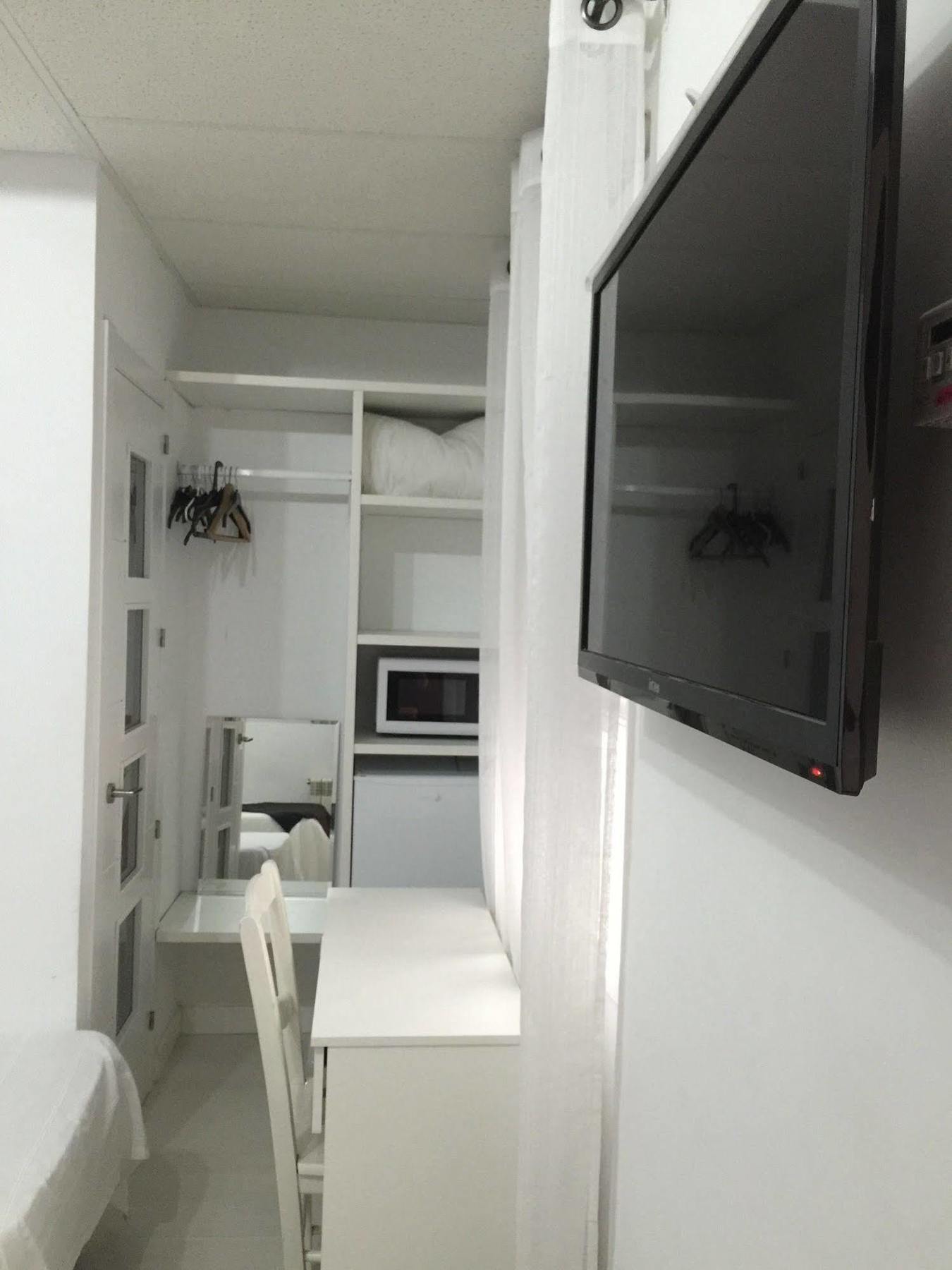 Hostal La Estrella Madrid Buitenkant foto