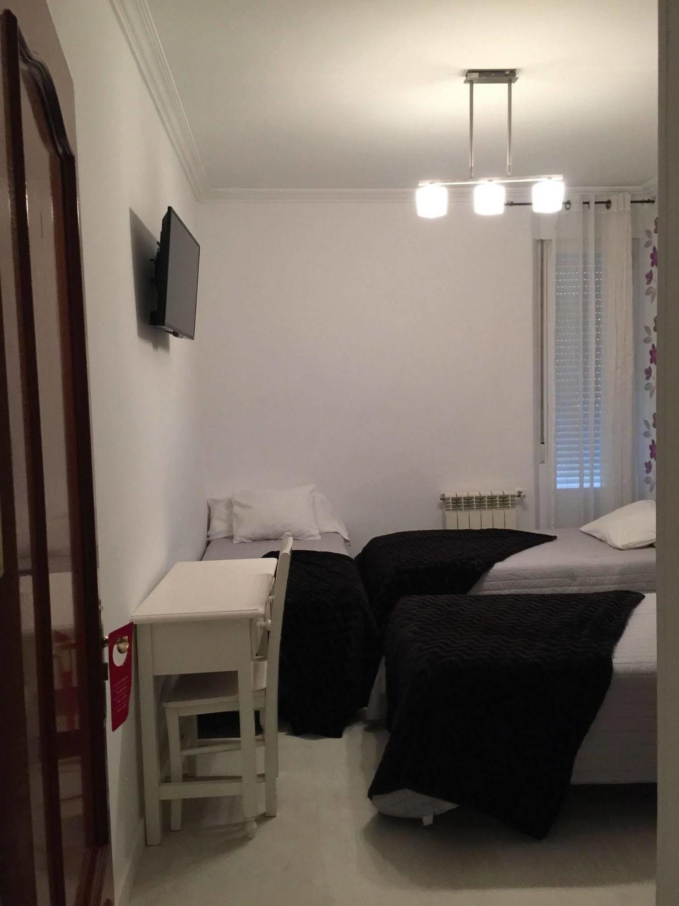 Hostal La Estrella Madrid Buitenkant foto