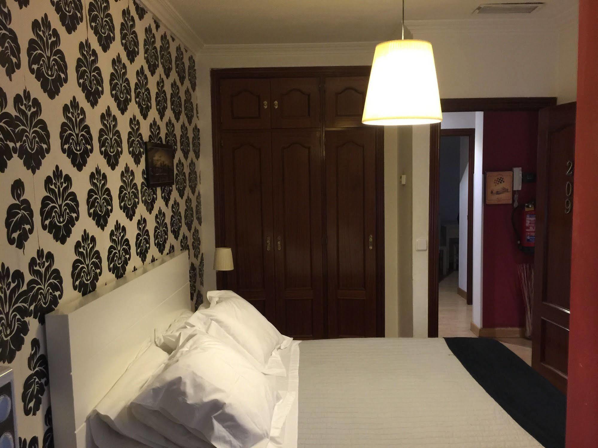 Hostal La Estrella Madrid Buitenkant foto
