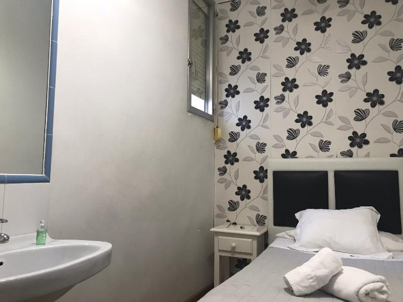 Hostal La Estrella Madrid Buitenkant foto