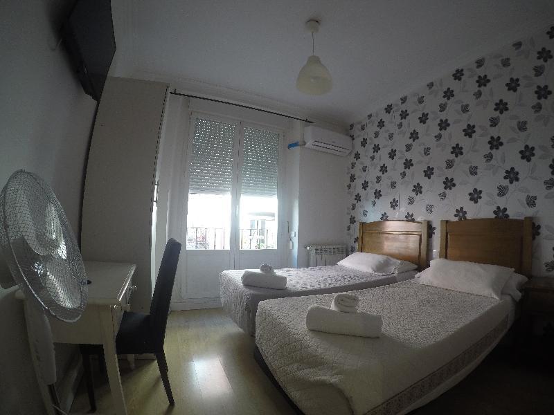 Hostal La Estrella Madrid Buitenkant foto