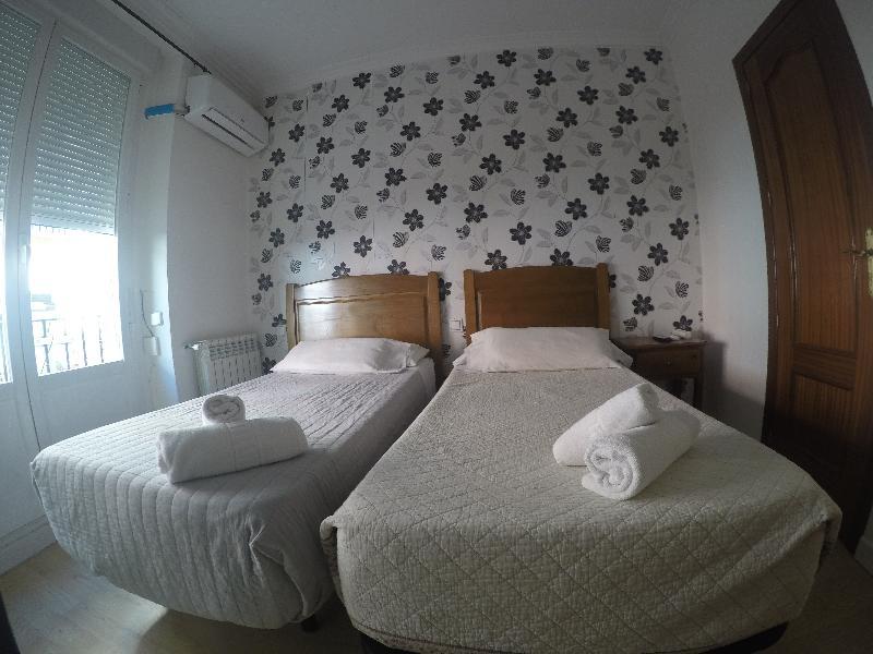 Hostal La Estrella Madrid Buitenkant foto